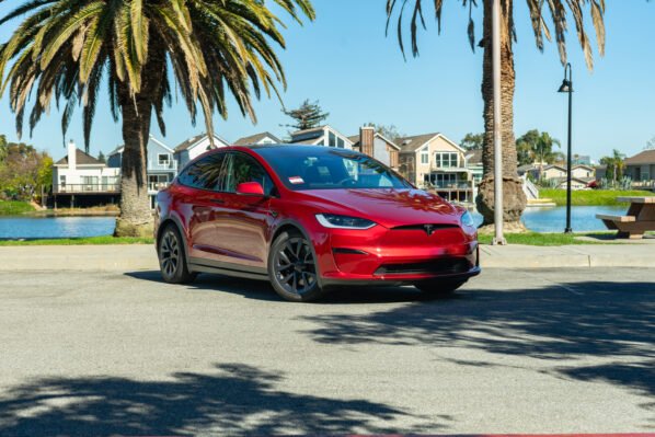 Tesla Model X - Image 2
