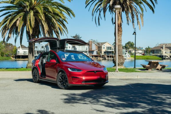 Tesla Model X - Image 17