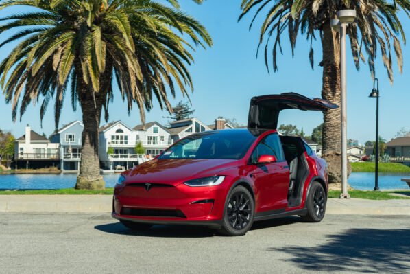 Tesla Model X - Image 15