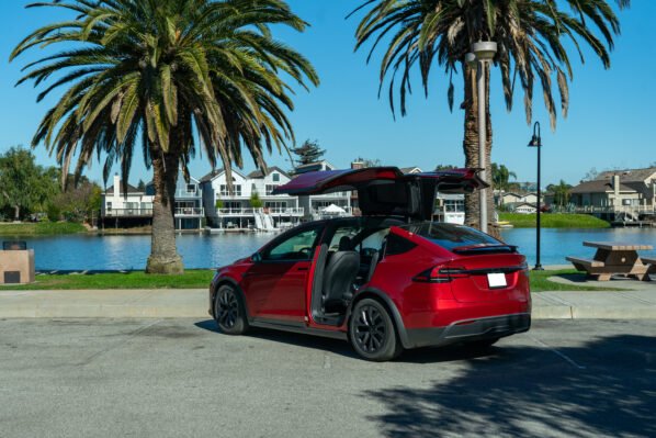 Tesla Model X - Image 13