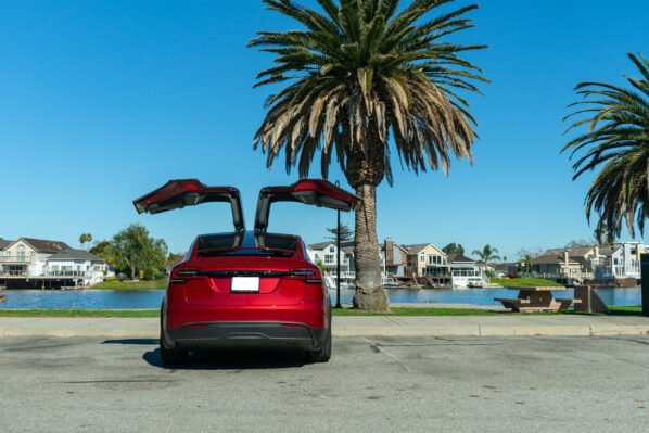Tesla Model X - Image 12