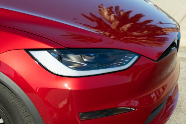 Tesla Model X - Image 10