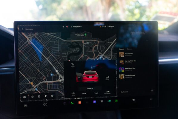 Tesla Model X - Image 23