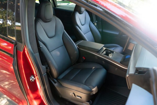 Tesla Model X - Image 19
