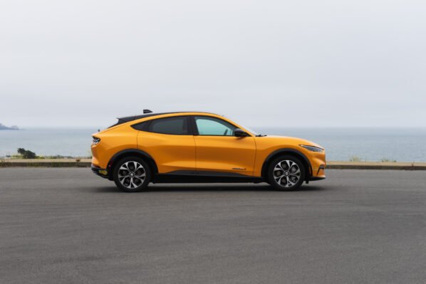 Mustang Mach-E, Cyber Orange - Image 4